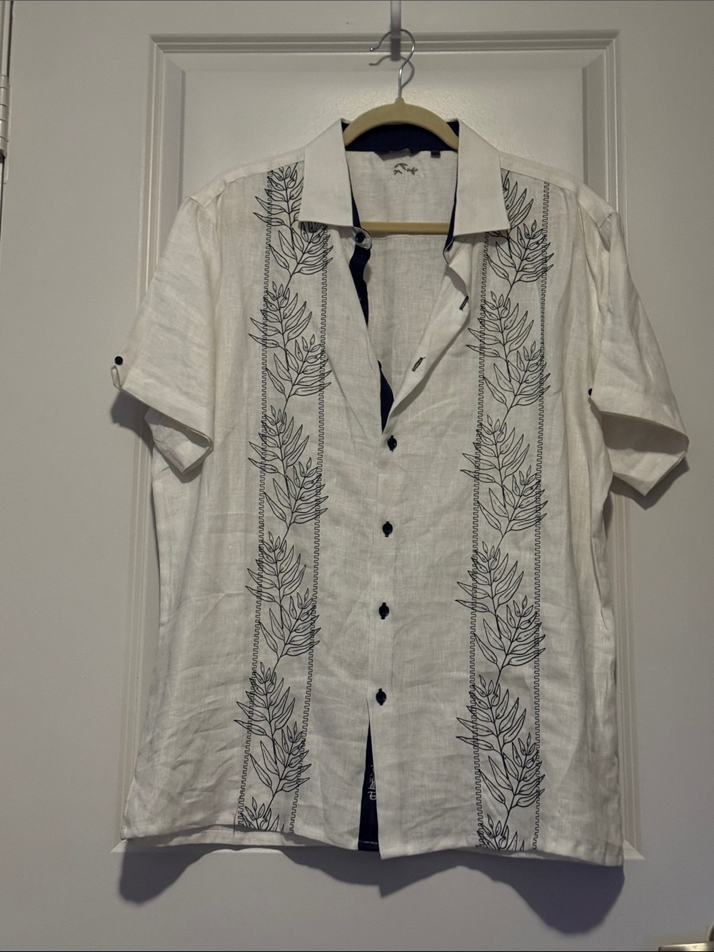 Men's White Short-Sleeve Linen Button-Down Shirt with Navy Leaf Print